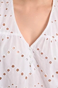 Top en broderie ajourée