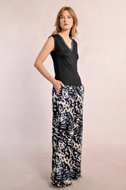 T-shirt à col V, orné de strass