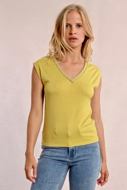 T-shirt à col V, orné de strass