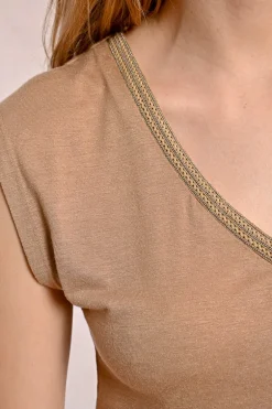 T-shirt à col V, orné de strass