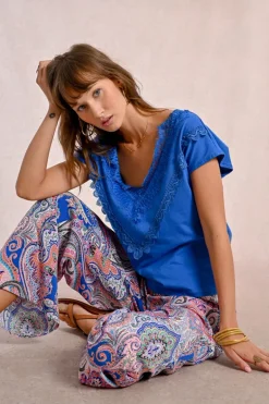 T-shirt ajusté avec détail dentelle
