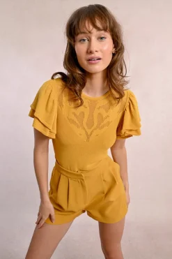 T-shirt ajusté avec manches volantées