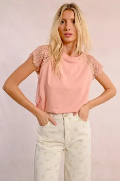 T-shirt avec détail dentelle sur les épaules