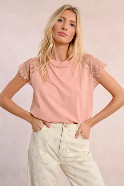 T-shirt avec détail dentelle sur les épaules