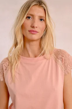 T-shirt avec détail dentelle sur les épaules