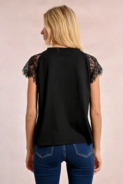 T-shirt avec détail dentelle sur les épaules