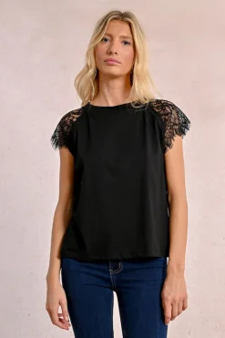 T-shirt avec détail dentelle sur les épaules