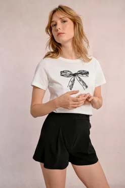 T-shirt cintré avec motif noeud dentelle