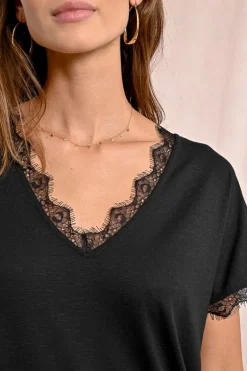 T-shirt dentelé