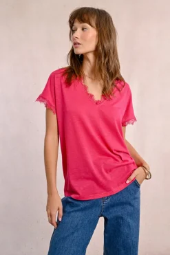 T-shirt dentelé