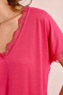 T-shirt dentelé