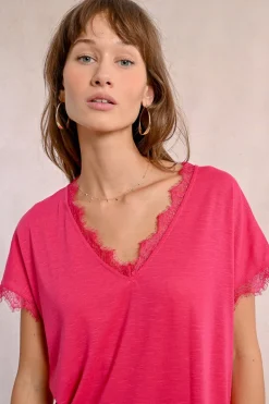 T-shirt dentelé