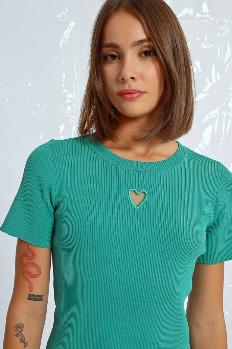 T-shirt ouverture en c艙ur