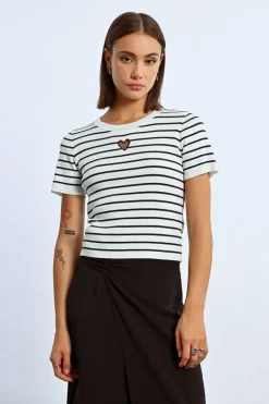 T-shirt rayé avec ouverture en c艙ur