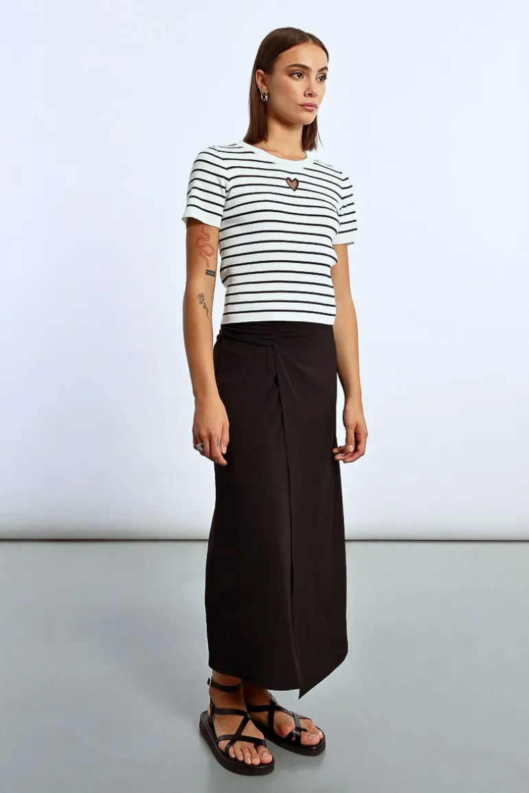 T-shirt rayé avec ouverture en c艙ur