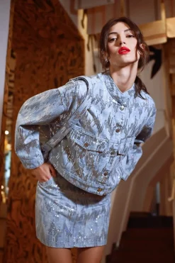 Veste en jean et sequins